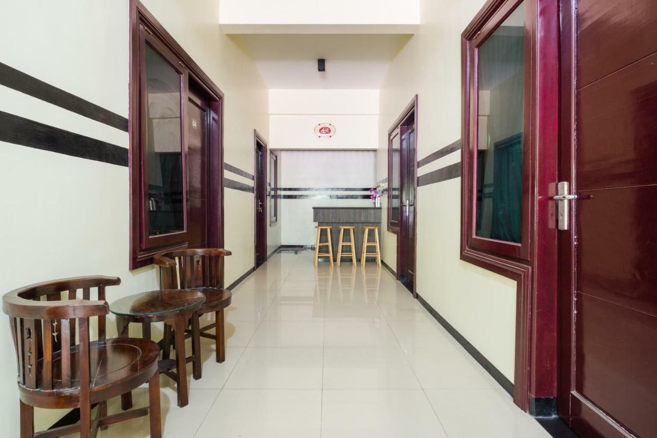 Hotel Reddoorz Syariah @ Ketintang Surabaya Exterior foto